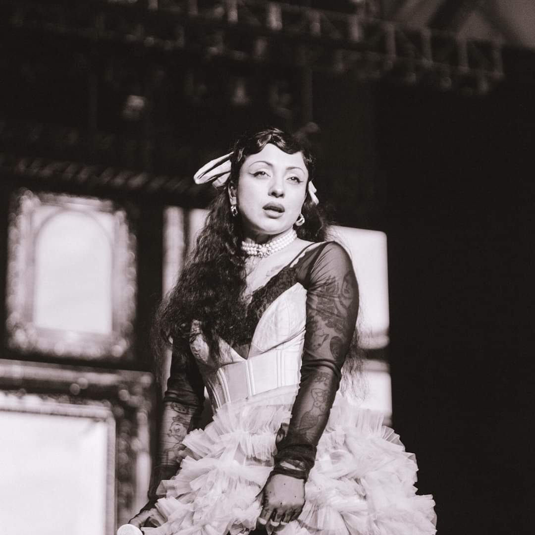 TabascoMon's tweet photo. Amamos esta era #AUTOPOIÉTICA 🖤🤍

#monlaferte #mexico #tabasco https://t.co/WoDviyJNuZ