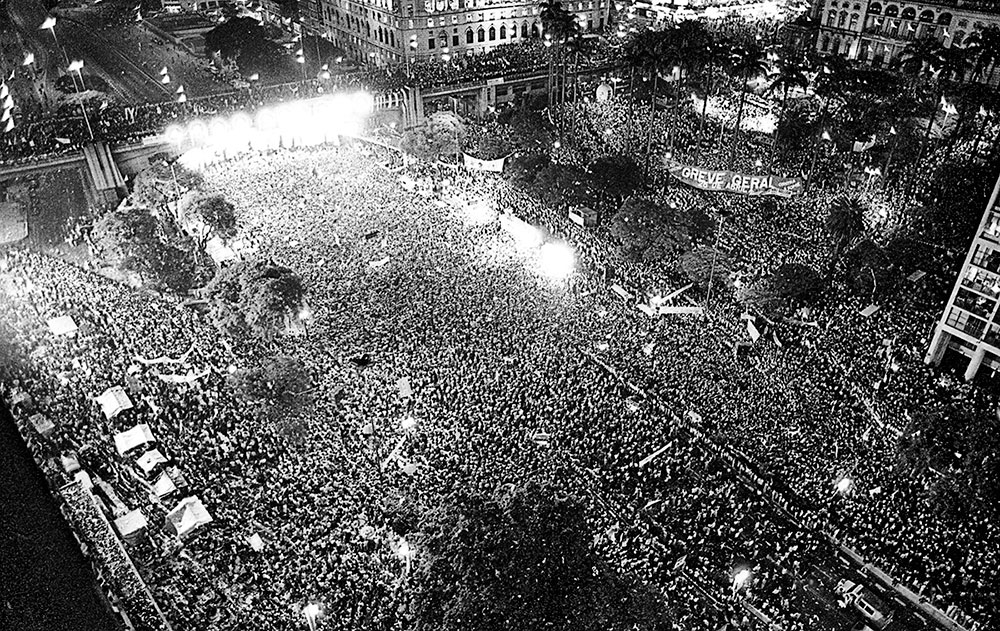 Há 40 anos, em 16/04/1984, ocorria em São Paulo o comício de encerramento das Diretas Já. O ato levou centenas de milhares de pessoas ao Vale do Anhangabaú e permanece até hoje como a maior manifestação popular da história do Brasil. 1/28