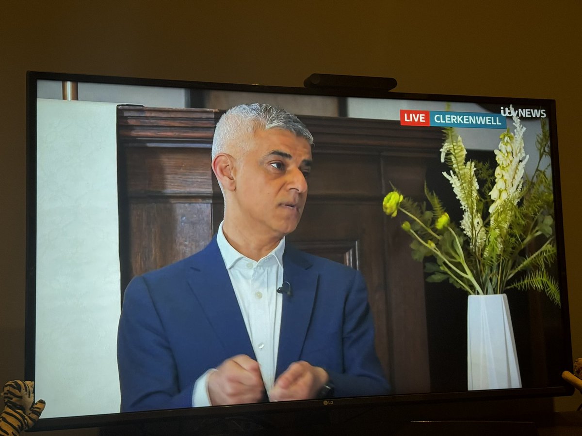 Sadiq Khan: ‘@ZoeGarbett is spot on’ about crime.

Couldn’t agree more! 👏 That’s why it’s time for London’s first Green mayor! #ITVDebate #ITVLondonDebate