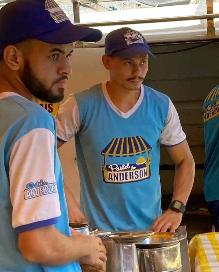 Fluminenstrong's tweet photo. Diniz sempre improvisando o André em outras funções https://t.co/5G4uQRyYCI
