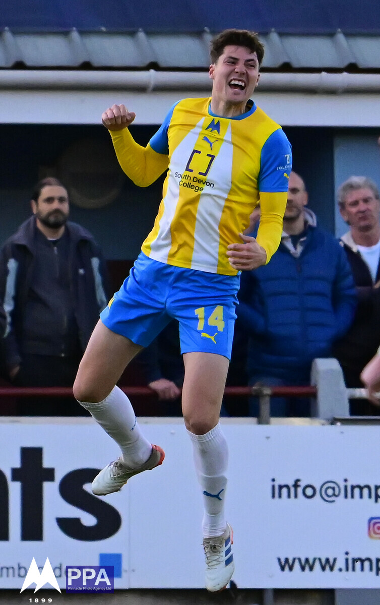 TUFC1899's tweet photo. πΈ Plenty of reasons to celebrate at the break!
#tufc #TAUTOR https://t.co/sPAEwbZ4Wi