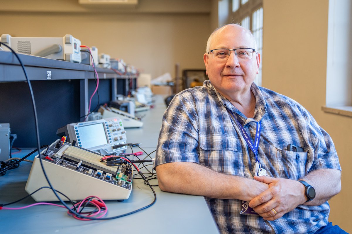 Congratulations to Western Engineering Professor John Makaran for being named Mentor of the Year by Canadian Manufacturers and Exporters, South Western Ontario Board (CME-SWOB)! eng.uwo.ca/media/news/202…