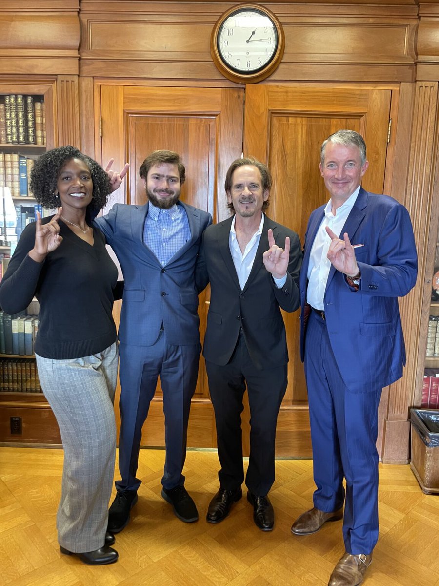 UT’s Newest Truman Scholar Bridges the Israeli-Palestinian Divide. liberalarts.utexas.edu/scjs/news/ut-s…
Elijah Kahlenberg, a junior triple-majoring in government, Middle Eastern studies and Jewish studies, is <a href="/UTAustin/">UT Austin</a>'s latest Truman scholar. 

Congratulations Elijah!