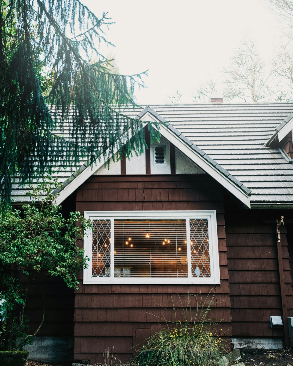 beck_glass's tweet photo. Beck Glass. Transforming spaces, one pane at a time. 
🪟✨ #BeckGlass #beckglassinc #langley #langleybc #coquitlamhomes #coquitlam #coquitlambc #Abbotsford #burnabybc #surreybc #burnaby #richmond #vancouverlocal #shoplocalyvr #madeinbc #vancouver #vancouverbc #windowinstallation https://t.co/J5MgxYtS8r