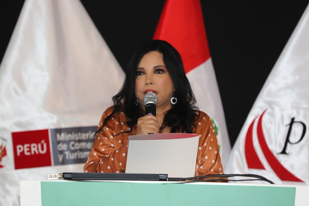 MINCETUR's tweet image. “La interacción entre @PeruMODA y @AlpacaFiesta muestra la importancia de la articulación entre el sector público y privado, mostrando la fortaleza en la cadena productiva de la alpaca y su impacto en la generación de empleo.”, destacó la ministra Elizabeth Galdo.

#PerúModaDeco