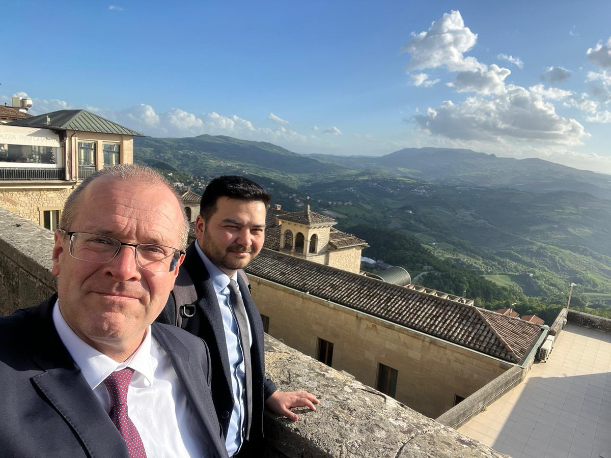 So happy to be back in beautiful San Marino on a gorgeous spring day! 🇸🇲 may be small but its contribution to public health is significant. A decade ago, it helped found the Small Countries Initiative, 12 @WHO_Europe Member States working together to achieve #HealthForAll. 1/
