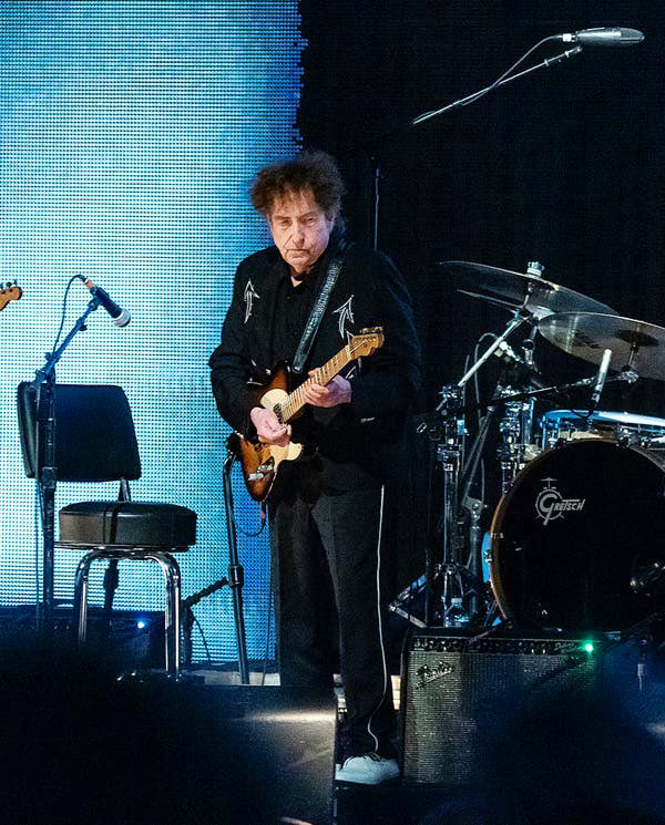 Bob Dylan performs as a surprise guest at Farm Aid, Ruoff Home Mortgage Music Center, Noblesville, Indiana, 2023. 📸: Gary Miller. #BobDylan #Dylan