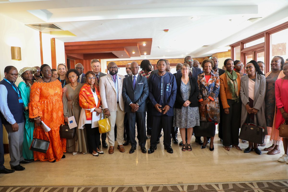 UN_Cameroon's tweet photo. The 2024 Humanitarian Response Plan for 🇨🇲 was jointly launched today with the Gov’t, humanitarian partner organizations &amp; donors. 

Humanitarian partners require US$ 371.4 million to provide life-saving assistance &amp; protection to 2.3 million vulnerable people.

#InvestInHumanity https://t.co/K8z1JVM0aI