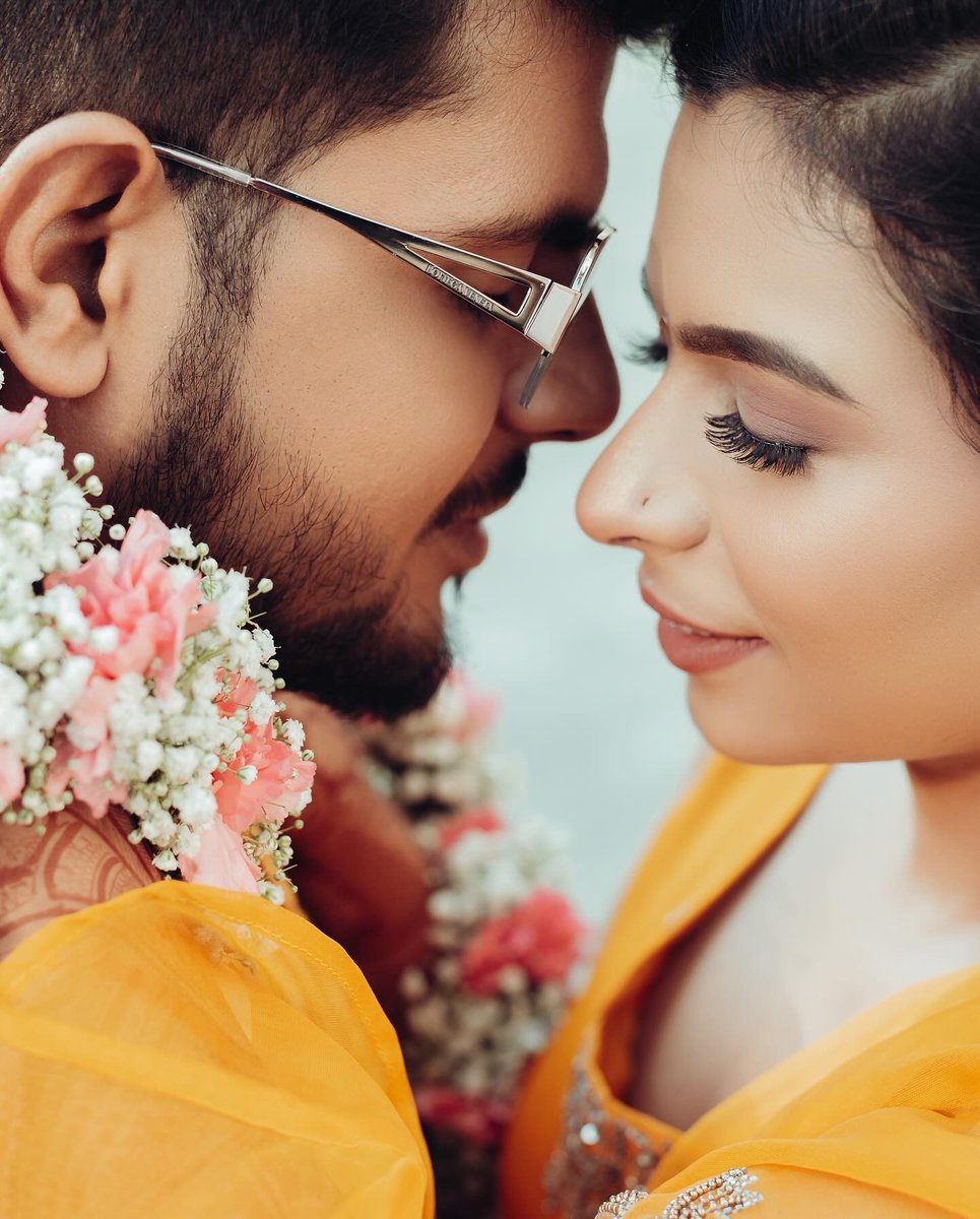 MakersWed's tweet photo. Glam up with Indian saffron #thewedmakers #wedding https://t.co/FypRxDW7Ik