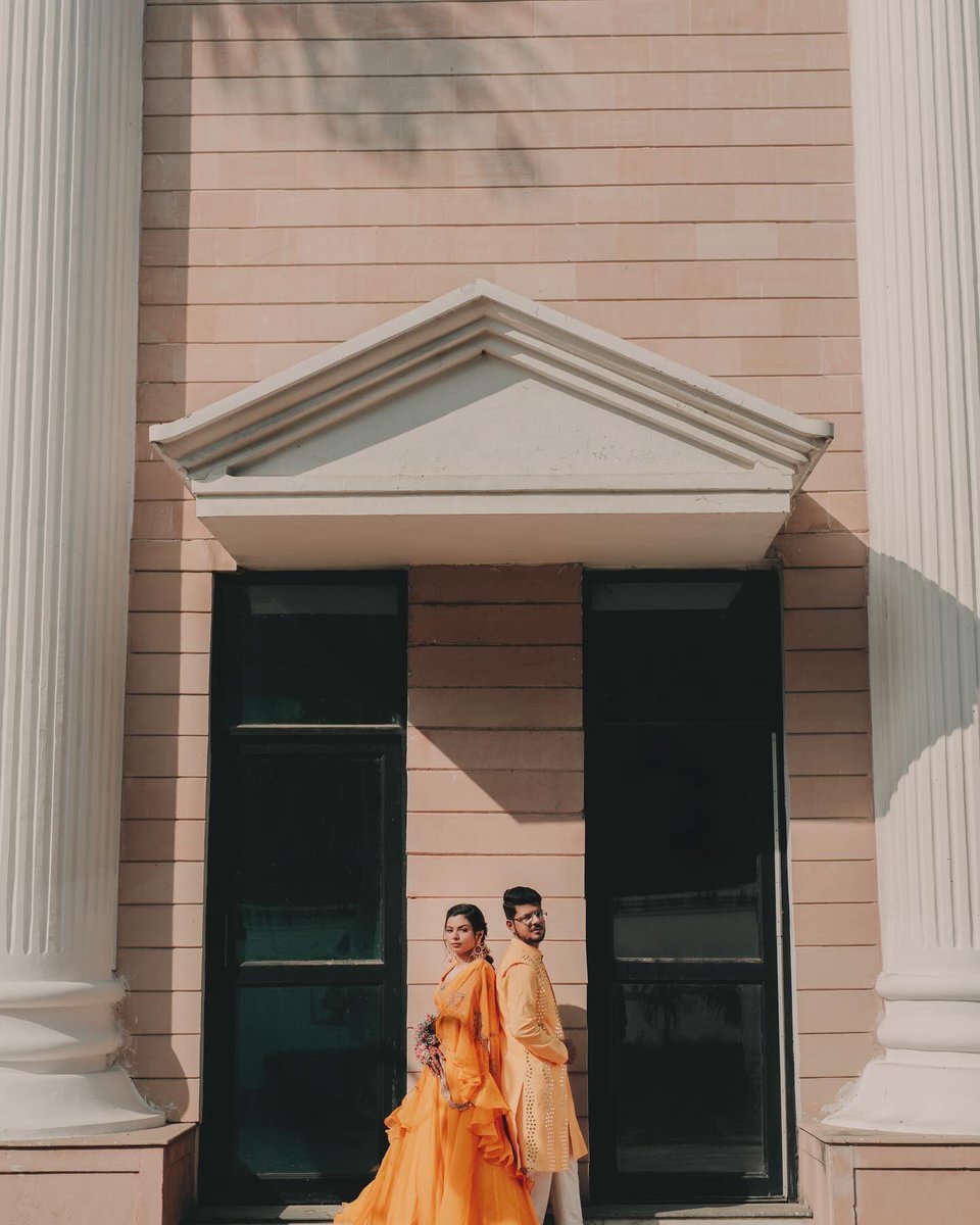MakersWed's tweet photo. Glam up with Indian saffron #thewedmakers #wedding https://t.co/FypRxDW7Ik