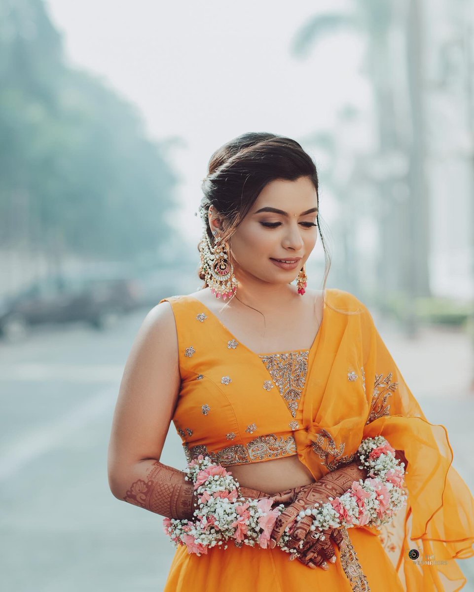MakersWed's tweet photo. Glam up with Indian saffron #thewedmakers #wedding https://t.co/FypRxDW7Ik