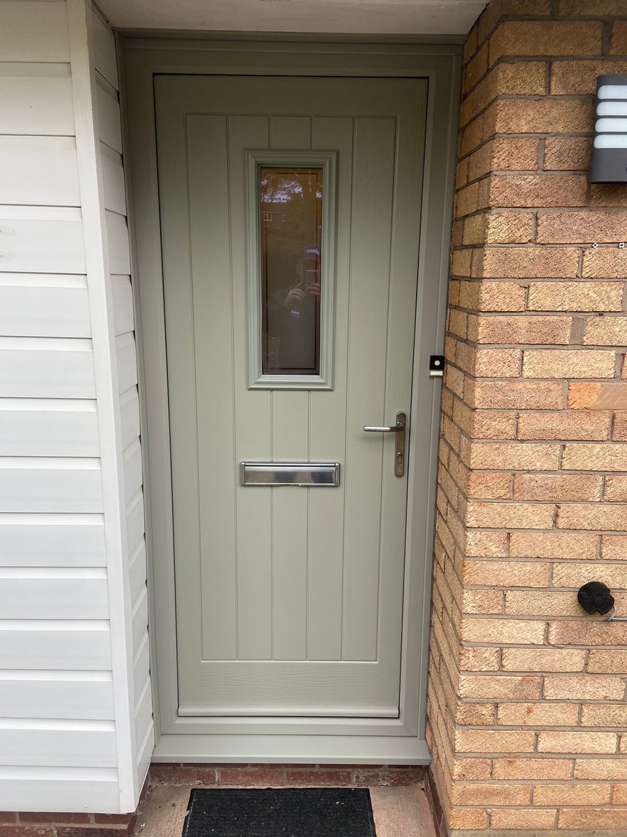 Todays fabulous transformations in #stafford #staffordshire 

#compositedoors #home #homedesign #homedecor #newbuild #newhome #doors #highsecurity @abs_secure #endurancecompositedoors 

We love it ❤️ @EnduranceDoors @GaryRocal