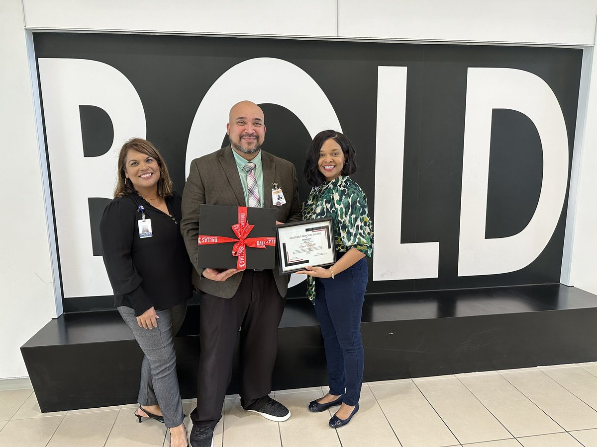 The PVT Assistant Principal Distinction Award goes to Roger Ceballos @LGPinkstonHS. Thank you for leading with excellence, inspiration and heart for our Viking family ❤️ #vikingpride #Region1Excellence @MRamirezDISD @LisaAnnVega1 @LGPinkstonHS