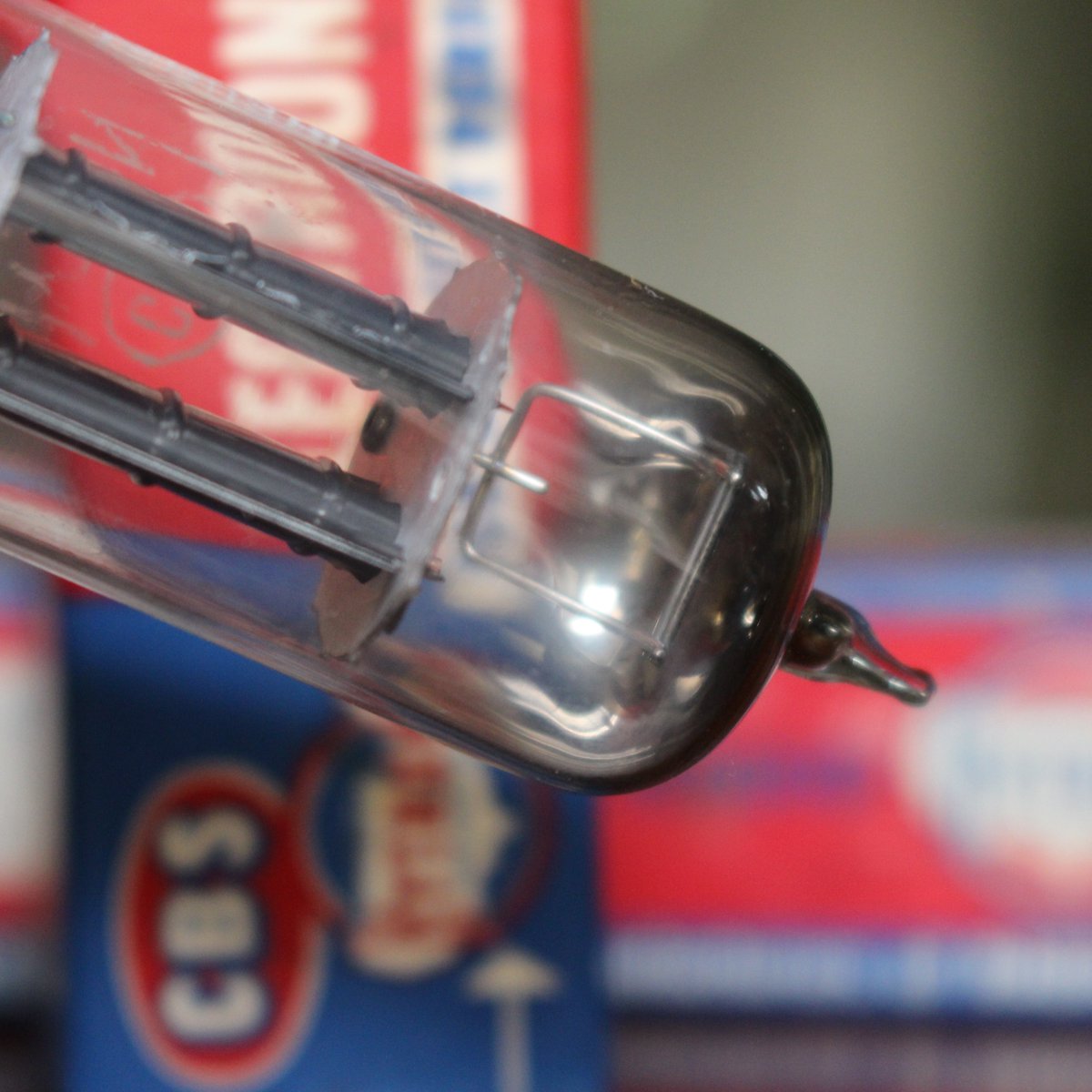 VTubeAudio's tweet image. CBS Hytron 12BZ7 1952 - Black Plate - Square Getter - Copper Posts "NOS / NIB" TESTED Tube (available here &amp;gt;&amp;gt; rvrb.io/1952-12bz7-ma6… )