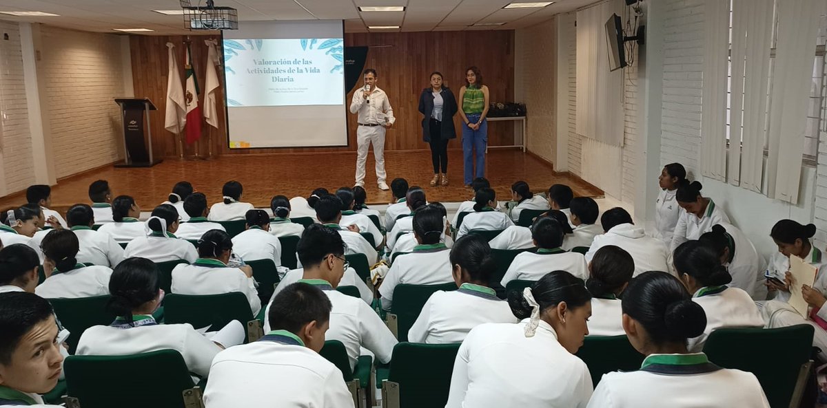 ConalepTemoaya's tweet photo. Estudiantes de sexto semestre participan en la conferencia  "Escalas de valoración geriátrica", donde expertos en el tema dan a conocer y les explican la forma correcta  de la aplicación con adultos mayores.
@Conalep_Edomex 
#ApasionadamenteCONALEP https://t.co/oEmBlmUylr