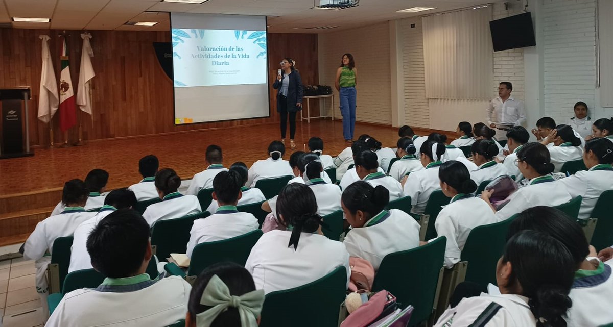 ConalepTemoaya's tweet photo. Estudiantes de sexto semestre participan en la conferencia  "Escalas de valoración geriátrica", donde expertos en el tema dan a conocer y les explican la forma correcta  de la aplicación con adultos mayores.
@Conalep_Edomex 
#ApasionadamenteCONALEP https://t.co/oEmBlmUylr