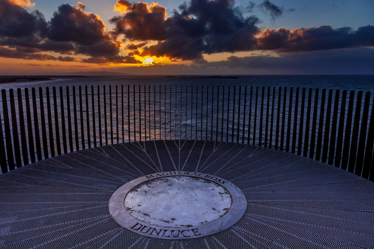 The railings at Magheracross, #Portrush were singing loud in the wind this evening, the whole viewing platform was moving & it was flipping freezing :) @WeatherCee @angie_weather @barrabest @geoff_maskell @bbcniweather