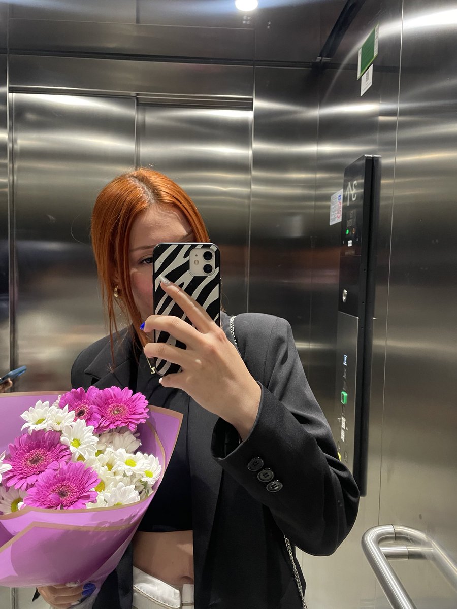 Hocana çiçek almışsındır ama herkes sana alındı zannetmiştir :(