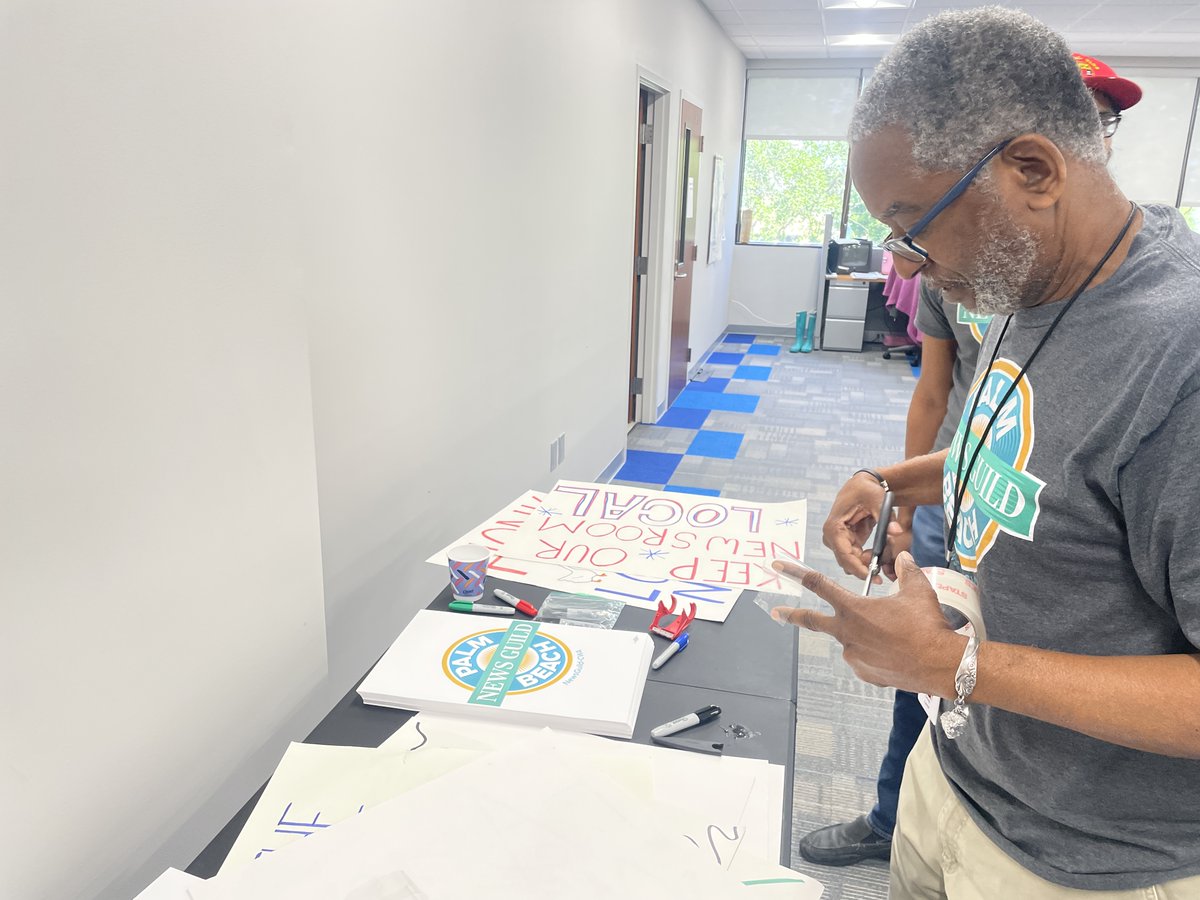 It's a union pizza party!! 🍕✊🪩🪧

Today our members got together for lunch and added some much-needed color to our newsroom walls. The message to <a href="/Gannett/">Gannett</a> and the bosses who are visiting: It's time to get serious and get this contract done.