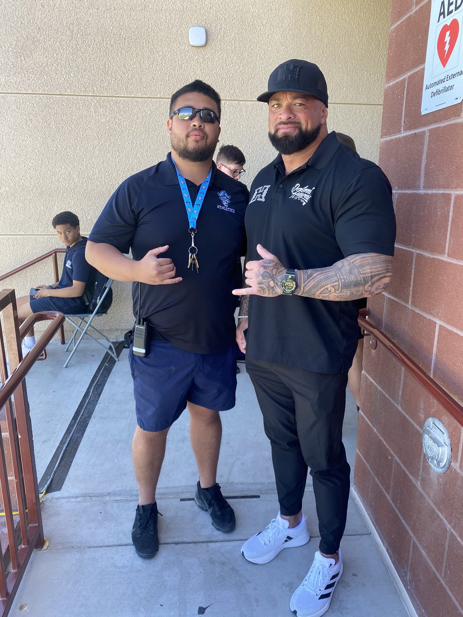 Mahalo Coach Chris Brown @CoachCBhawaii from U of Hawaii for stopping by Sloan Canyon today! @HawaiiFootball @TheFranchiseLV @joearrigofsm @HSFBamerica @702HSFB @Coach_JDAlex @MikeHughesII @Nextup2success