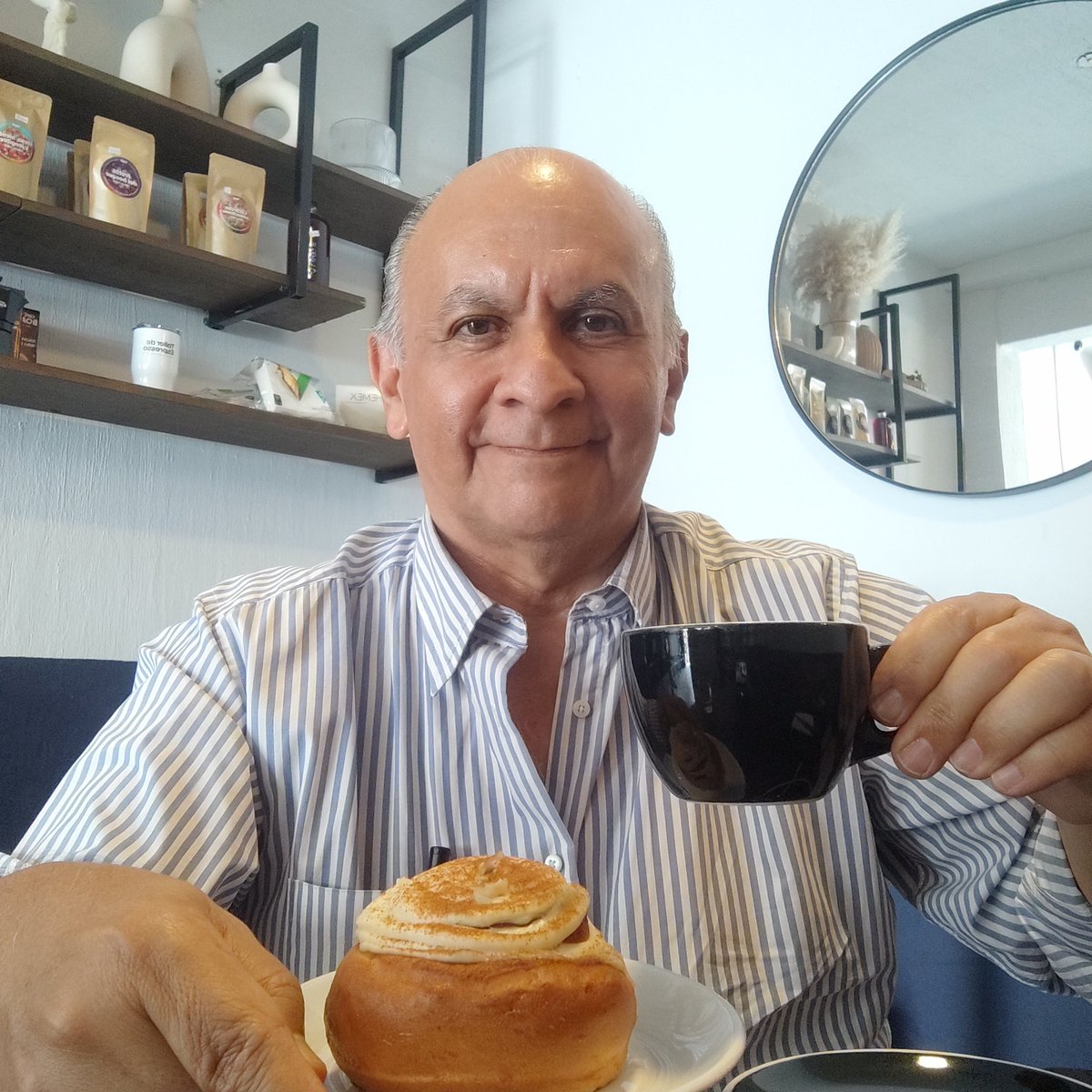 gilbertoperez's tweet photo. ¡Segunda parada por pan y café!
Taller de Espresso de la calle Herrera y Cairo 1548, colonia Santa Tere, en Guadalajara.
#cafe #pan #cafeteria #santatere #cafeypan #panycafe #tallerdeespresso #buencafe https://t.co/P9zOxMmgld