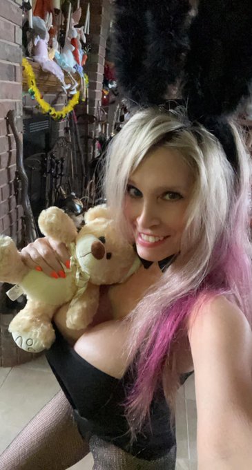 #bunny 🐰🐻 https://t.co/8FfSAKjXe1<a href="/tag/bunny"class="tags">#bunny</a>