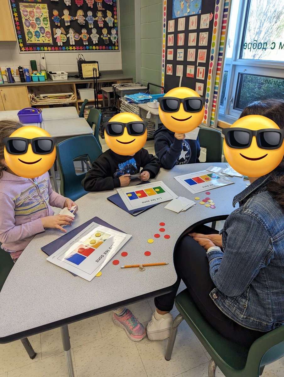 CCapern's tweet photo. Breaking down the sounds in words and then blending them together. Applying this strategy to unfamiliar words! ✔️ https://t.co/ZLPb1YGUGy