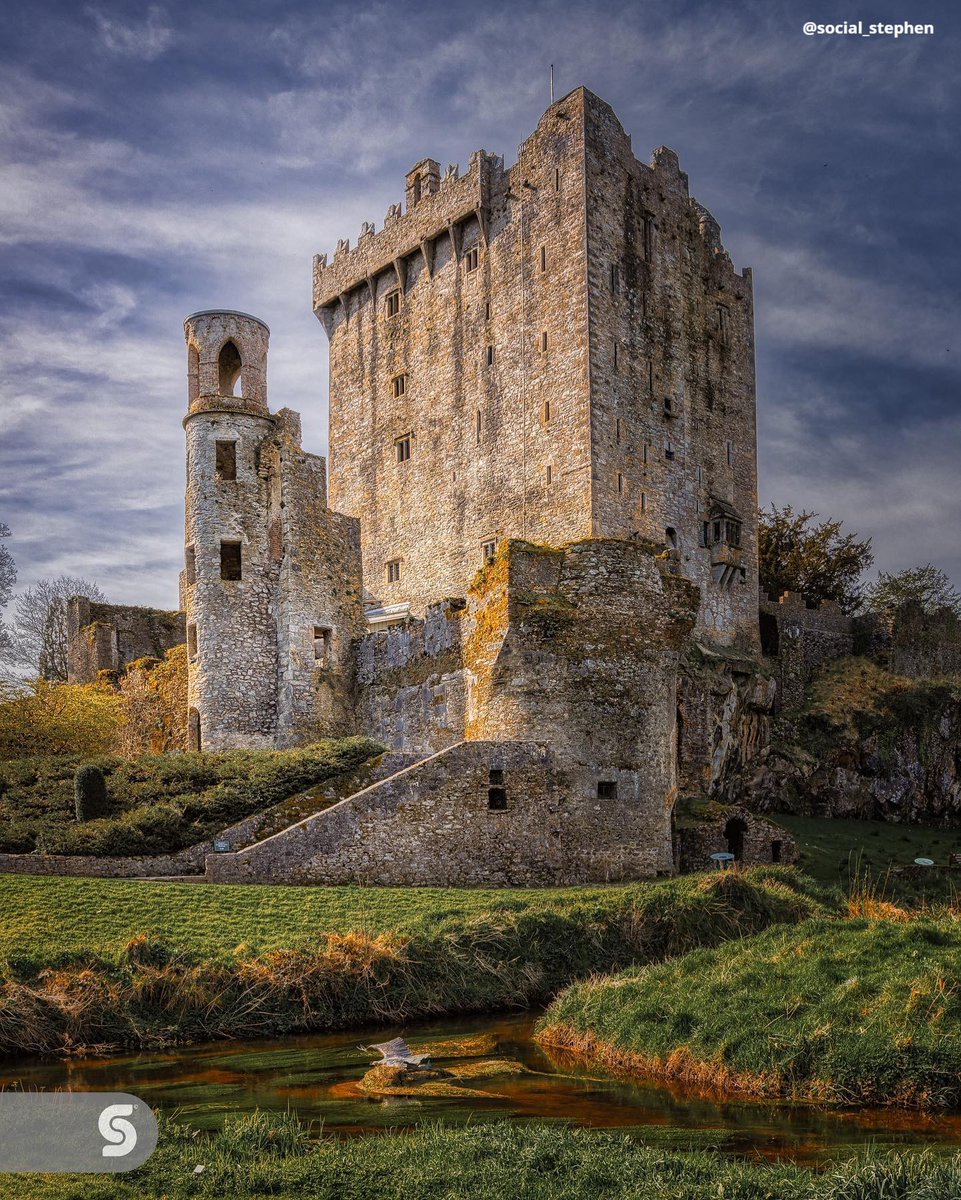 Smooch💋your way to some good luck by kissing Ireland’s famous stone in Blarney Castle🍀! Legend has it that a kiss on the stone gives you immense eloquent charm. But don't worry, the stone is disinfected between kisses. Also, be ready for a little contortion! #VisitEurope