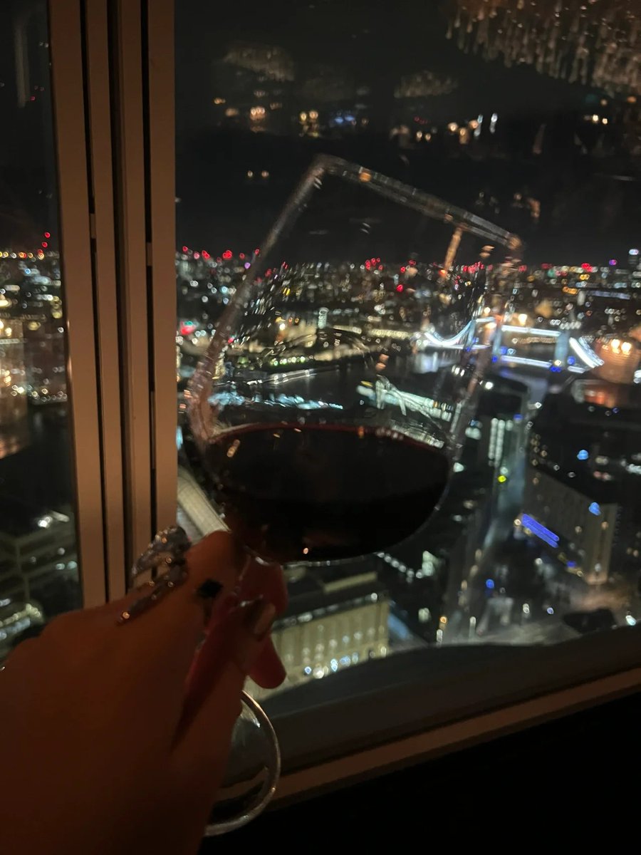 aaatt55's tweet photo. In the realm of imagination, Wyn is supreme🍷🌌 https://t.co/j8ddK17bP0