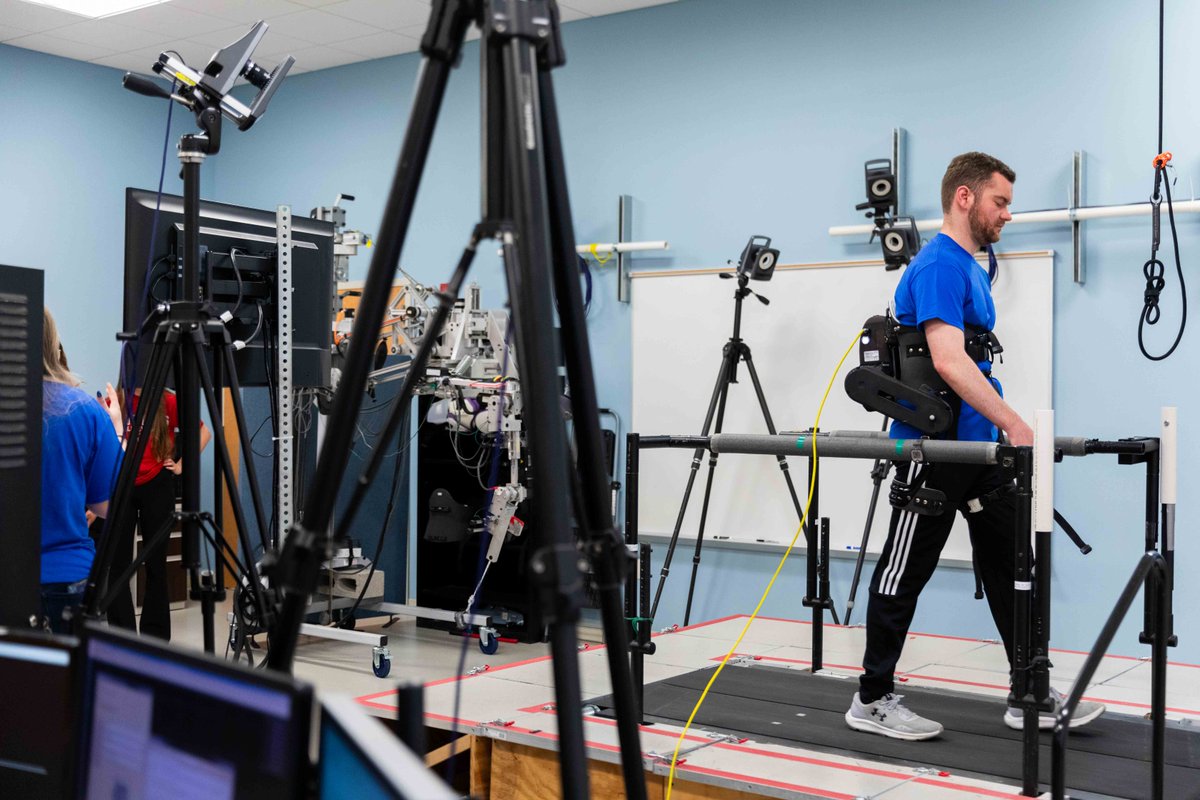 UD Health Sciences (@udchs) on Twitter photo To celebrate National Biomechanics Day, grad students from 10 labs conducted immersive lab demonstrations to inspire 95 high schoolers from <a href="/Padua_Academy/">Padua Academy</a> <a href="/ConradRedWolves/">Conrad Schools of Science</a> & <a href="/williampenncsd/">WPHS</a> to consider pursuing a biomechanics career. Read more: ow.ly/UiOi50RhmlR #NBD2024 To celebrate National Biomechanics Day, grad students from 10 labs conducted immersive lab demonstrations to inspire 95 high schoolers from <a href="/Padua_Academy/">Padua Academy</a> <a href="/ConradRedWolves/">Conrad Schools of Science</a> & <a href="/williampenncsd/">WPHS</a> to consider pursuing a biomechanics career. Read more: ow.ly/UiOi50RhmlR #NBD2024
