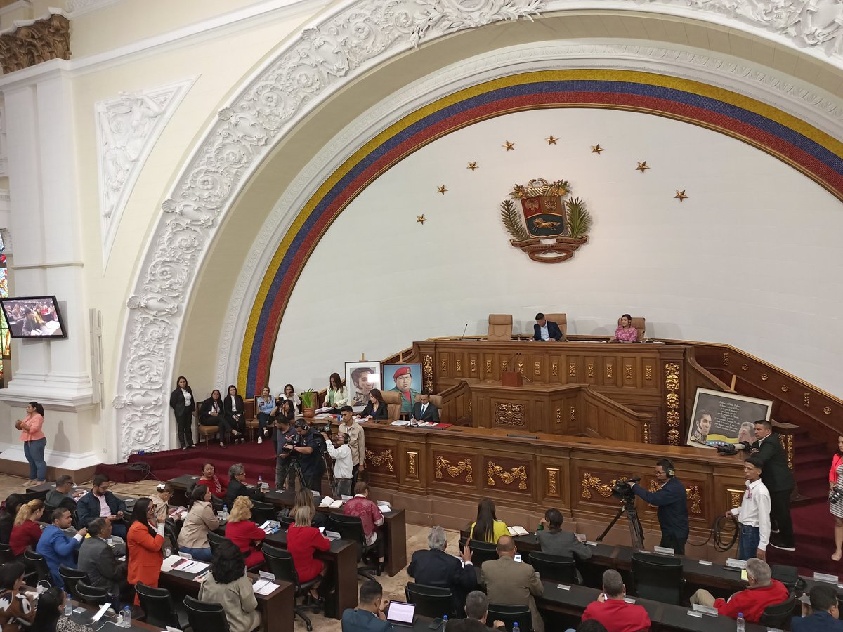 #16Abr || Diputada Vanesa Montero presenta el informe de la Comisión Permanente de Política Exterior, Soberanía e Integración, mediante el cual se autoriza al ciudadano Nicolás Maduro Moros, Presidente Constitucional de la República Bolivariana de Venezuela, para designar a la…