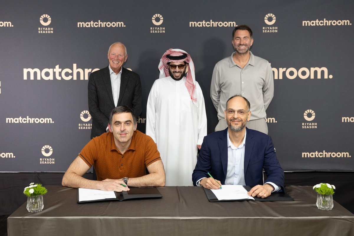 Turki_alalshikh's tweet image. An official partnership between Riyadh Season and the World Snooker Tour aimed at promoting the sport of snooker in the Kingdom, with the world's number one ranked player, Ronnie O'Sullivan, serving as the ambassador of the game in Saudi Arabia 🎱❤️🇸🇦

#RiyadhSeason
#موسم_الرياض