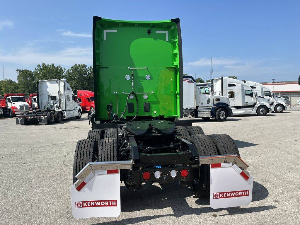 CommercialTruck's tweet photo. Ready to upgrade your fleet? 🚚 Check out this sleek 2024 Kenworth T680! 💥
Details -> https://t.co/BTkUeBJis1
📍 Louisville, KY
💵 $199,800
Make it yours today!
#CommercialTruck #SleeperCab #SemiForSale https://t.co/RXX5aMgLkB