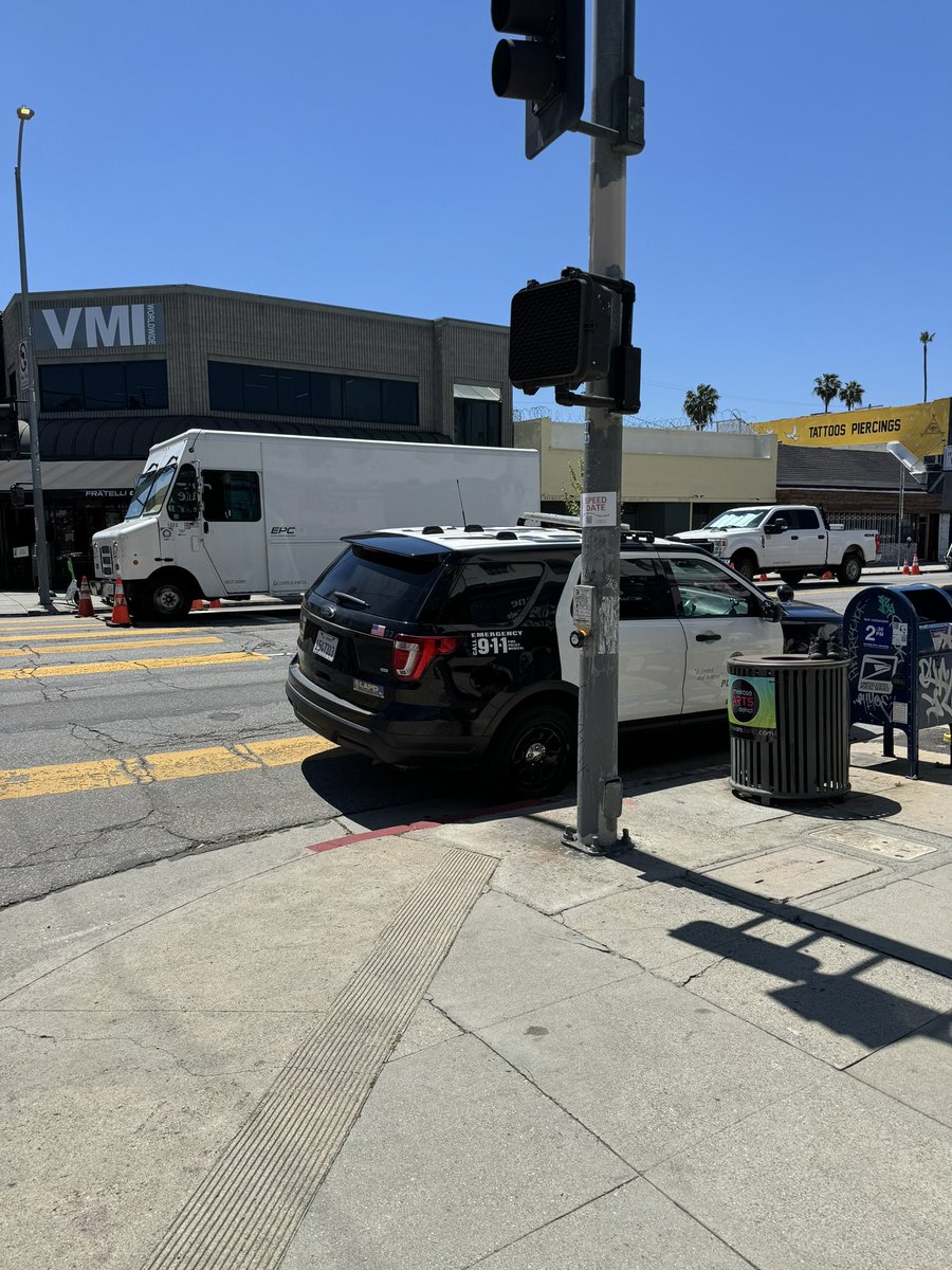 .@LAPDHQ vehicles are some of the biggest offenders of the state’s daylighting law, which they are immune to. I don’t think they realize how much more dangerous they make intersections for pedestrians and cyclists by parking like this.
