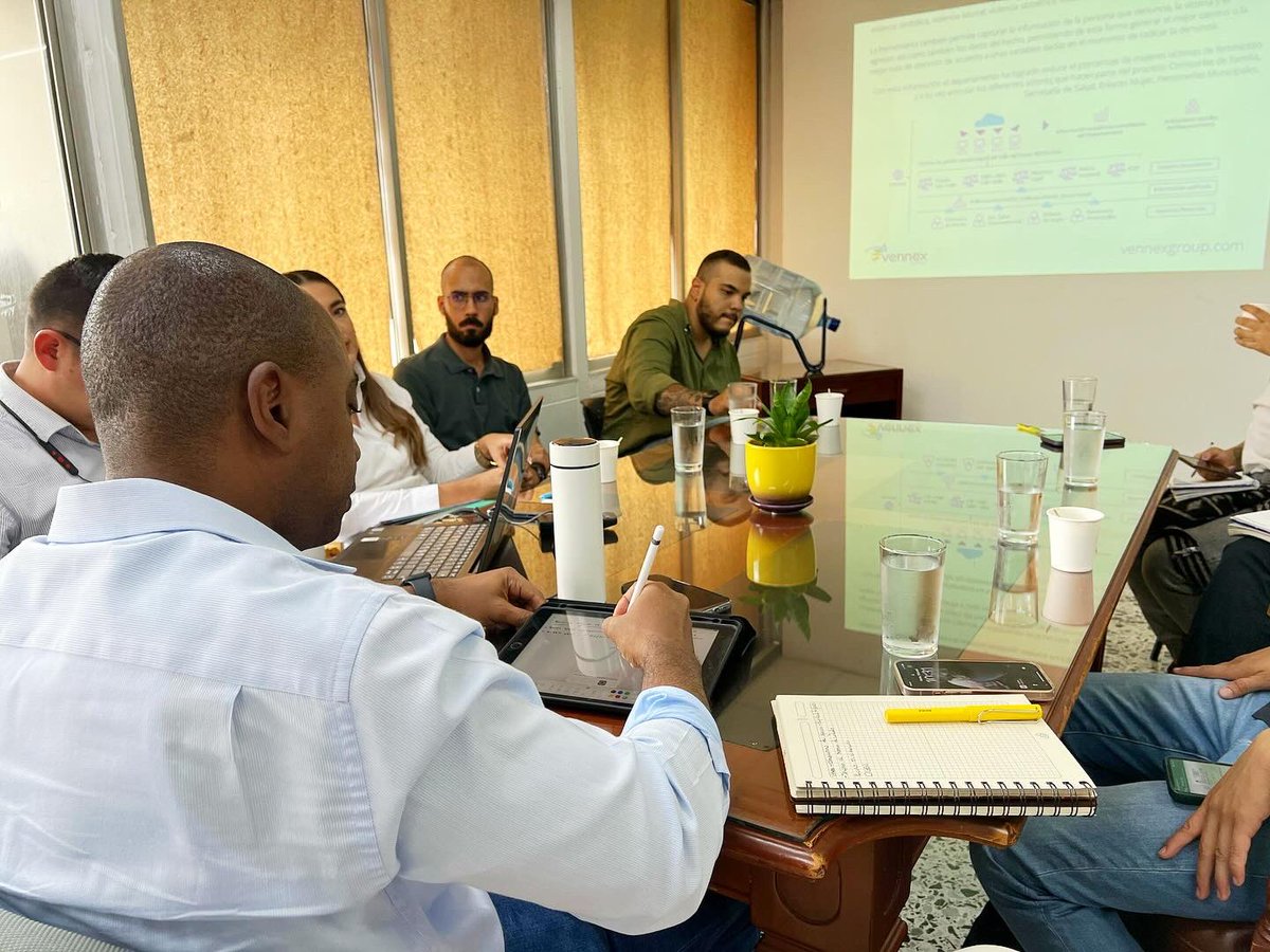 TICAlcaldiaCali's tweet photo. 👉En reunión con la subsecretaría de Equidad de Género revisando un sistema para el Observatorio de Género. 😉✅ https://t.co/u3tkoGFM3X