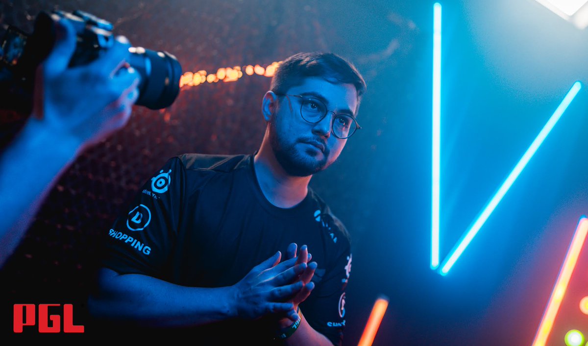 Pedro_Maluk3's tweet photo. Salve galera! Fui pro banco do inS e estou aberto a propostas, agradeço pelo suporte nesse curto período. 
Mto motivado pra começar um novo capítulo e continuar fazendo o que amo! 🙏 
Quem tiver interesse em me contratar falar cmgo aqui na DM, lembrando que ainda possuo vínculo. https://t.co/NktTIDPUuO
