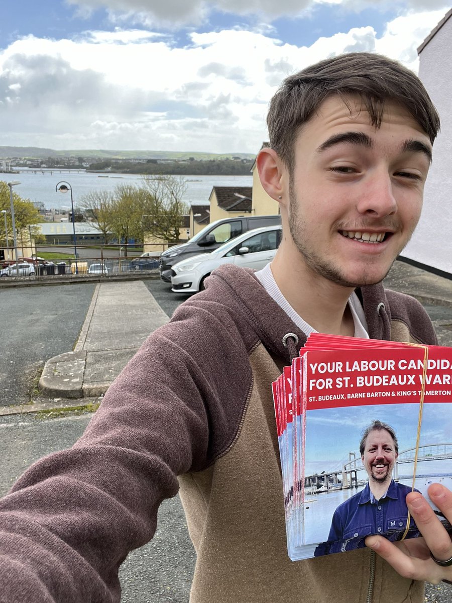 more leafletting to kick off the week for @CarolNey1913 and @JoshMcCPlymLab! 🌹

#VoteLabour #labouruk #Plymouth