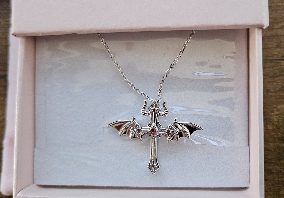 So I pre-ordered the @zentreya Dragon pendant from @bisoulovely, and it finally arrived. Check it out it's really nice. #vtuber