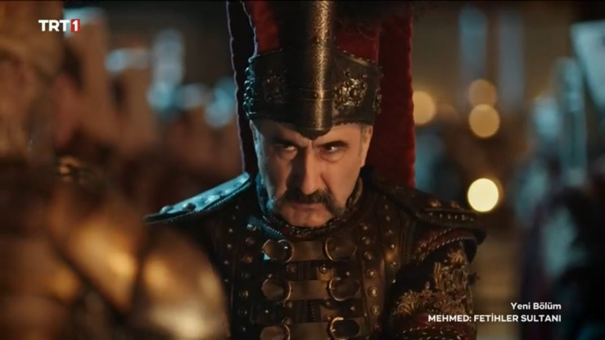 Şu bakışların karşısında taş olsa erirdi herhalde, Fatih’in heybetli halini Serkan Çayoğlu şahane gösteriyor ve tüm alkışları da sonuna kadar hak ediyor. 👏 #MehmedFetihlerSultanı #FatihSultanMehmed