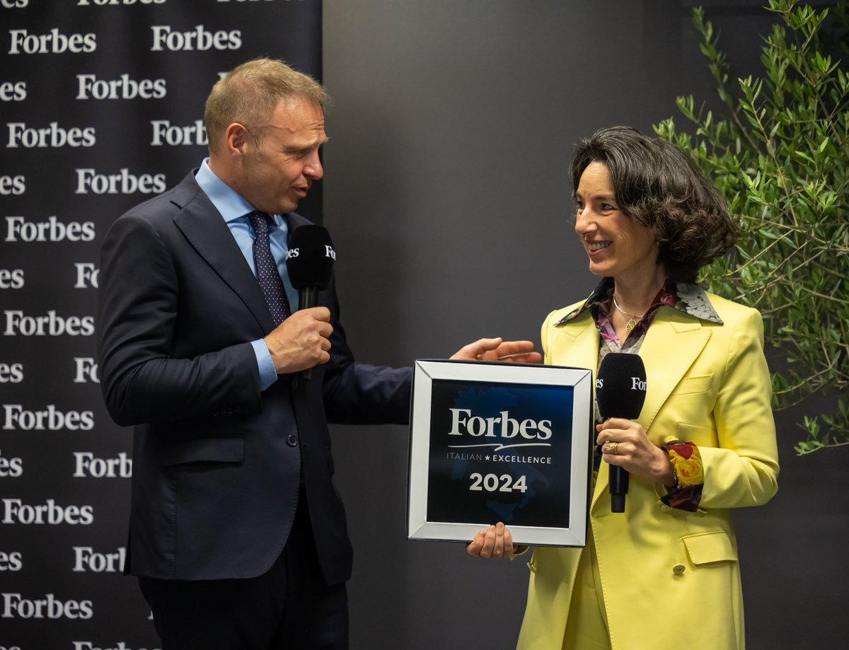 Congrats to José Rallo for receiving the prestigious lifetime achievement award from @Forbes, celebrating her dedication to the dialogue between wine, art and music. Cheers to José and the #Donnafugata family! @ForbesItalia #Vinitaly #DAY3