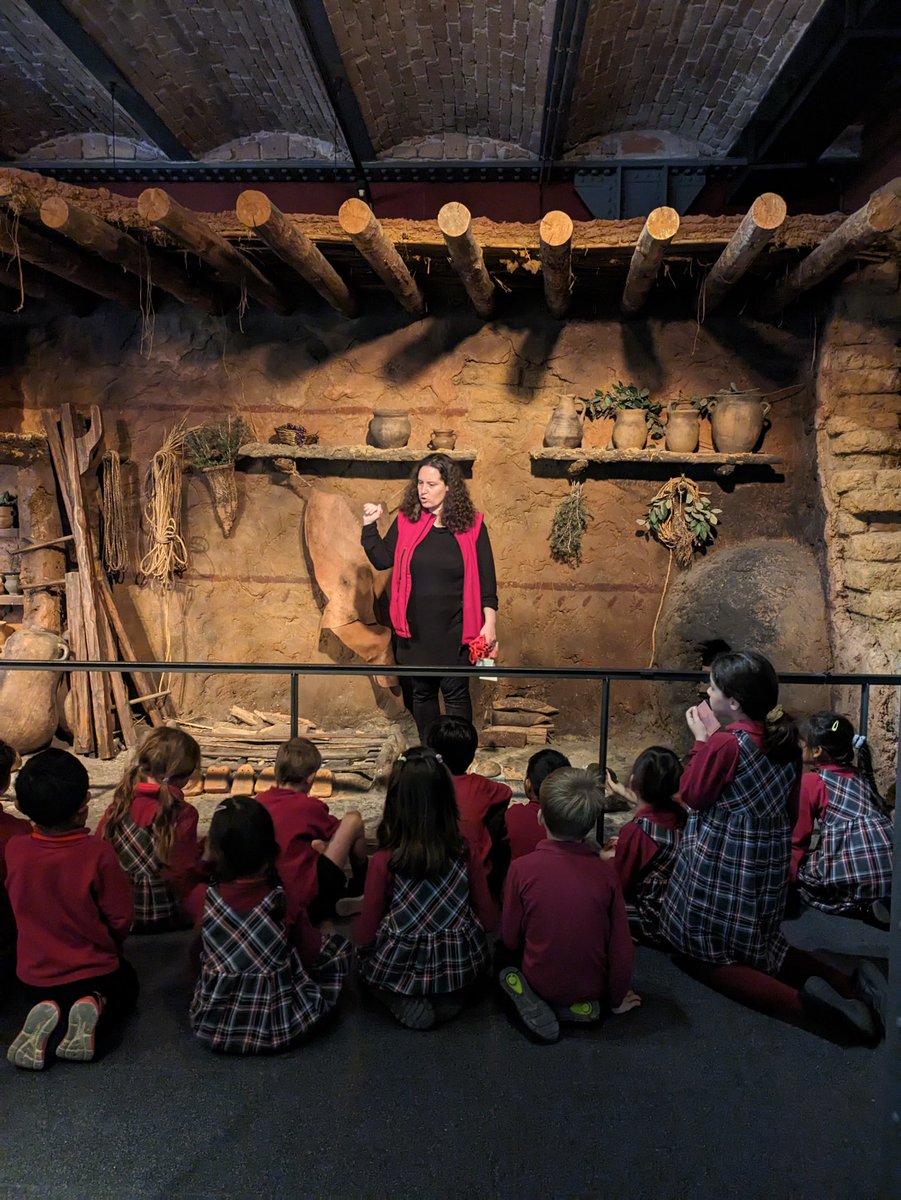 Primer de Primària visitem el Museu d’Història i ens hem tornat experts i expertes en l’alimentació, l’habitatge i eines de la prehistòria 🍖 

#colegiosil #primàriasil #educacióprimària #educaciónprimaria #primaryschool