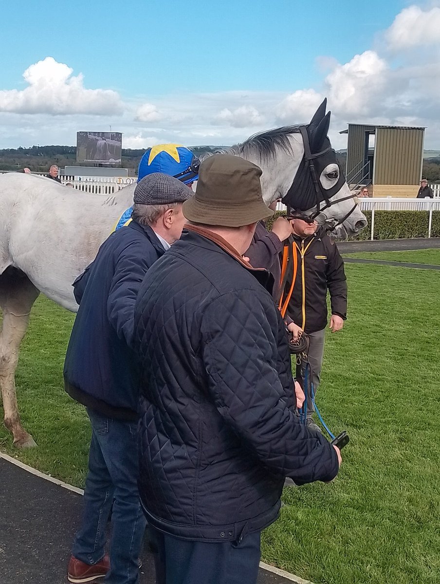 Important win for @jackkennedy15 on THE NIFFLER here in the ongoing battle for the Jockeys Title here @NaasRacecourse He maintains the lead he had starting the day #Naas #HorseRacing