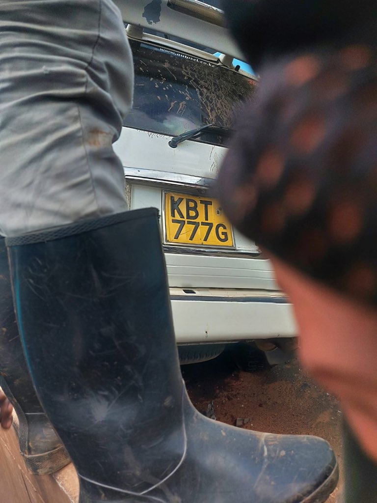 This car is involved in an accident at Kikuyu, and the driver has passed on? No identification was found. Kindly share widely.