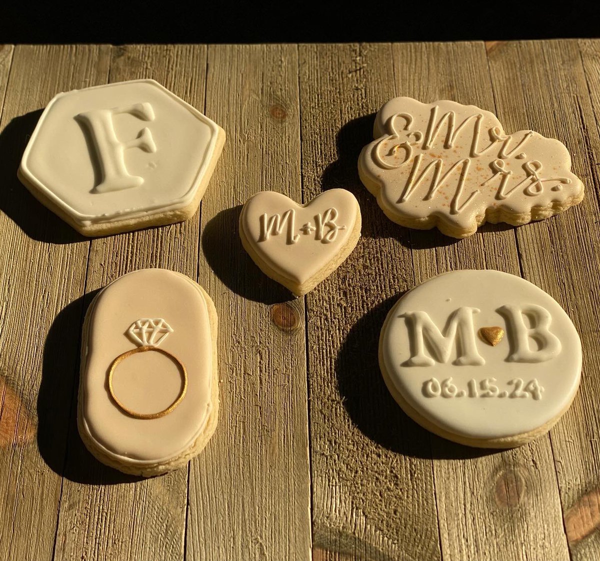 Custom sugar cookies are a handful to make, but they add so much to your event! Let’s talk about it! carascookieco.com