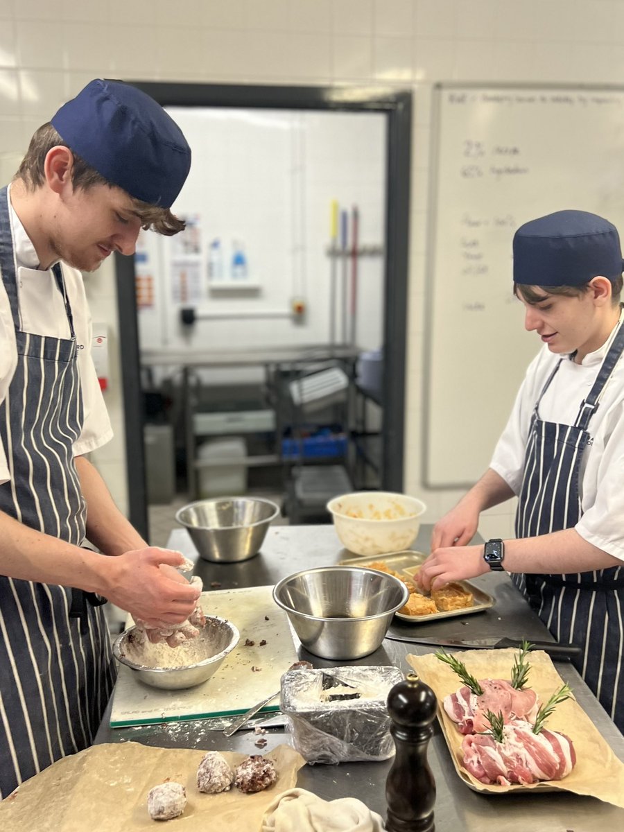 judges @iwfsblackpud @IWFSGlobal competition @buryblackpudco 
 judges @paul_heathcote @johnmccerbry @saga @RunningChef1983 @buryblackpudco colleges @waringtonandvale @hughbaird @TraffordCollege @BoltonCollege @leedscitycoll @ScarboroughWeb @yorkcollege @cravencollege