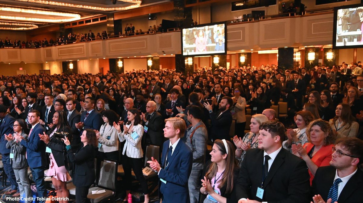 Delighted to deliver the Keynote Address at the National Model United Nations in New York City, the world's largest university-level Model UN, speaking to 2,700+ students & professors on bridging the gap between negotiations & ground-level actions! #SDGs #ESD #LastDecadeOfAction