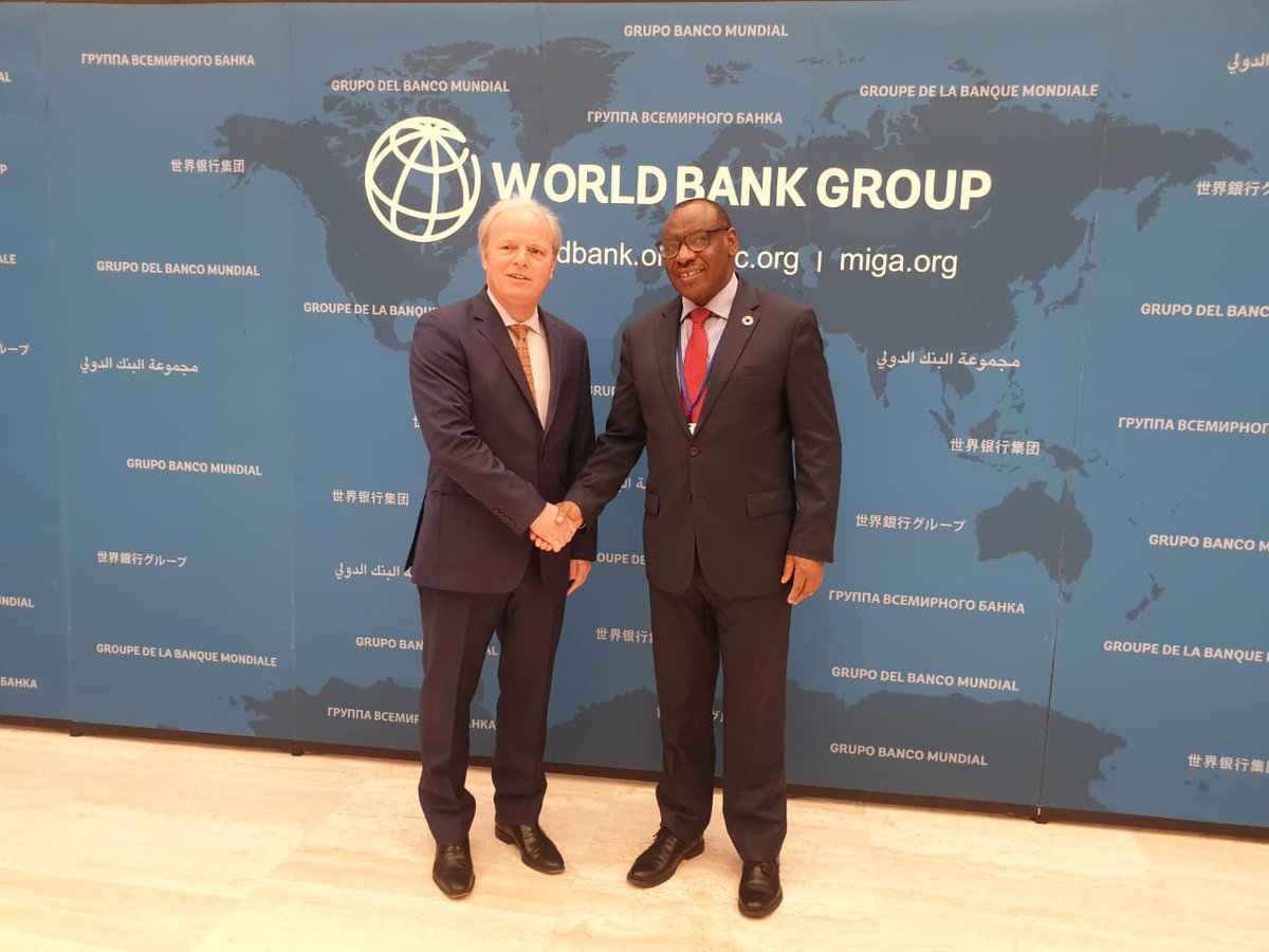 Productive talks between USG @claverGatete & @WorldBank's @AxelVT_WB on regional #ValueChains expansion. Discussed Africa's liquidity challenges, innovative solutions, #derisking, #IDA negotiations for Africa-friendly reforms, & leveraging #DigitalTech for resource mobilization