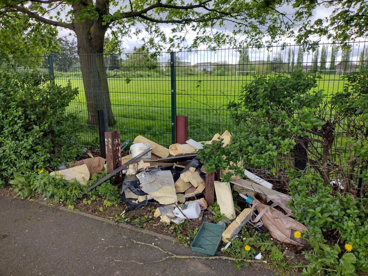 Bull Lane Playing Fields today. This problem has been unresolved for years. What can be done? It's very off-putting and unsafe for residents and visitors @ContactHaringey @EnfieldCouncil