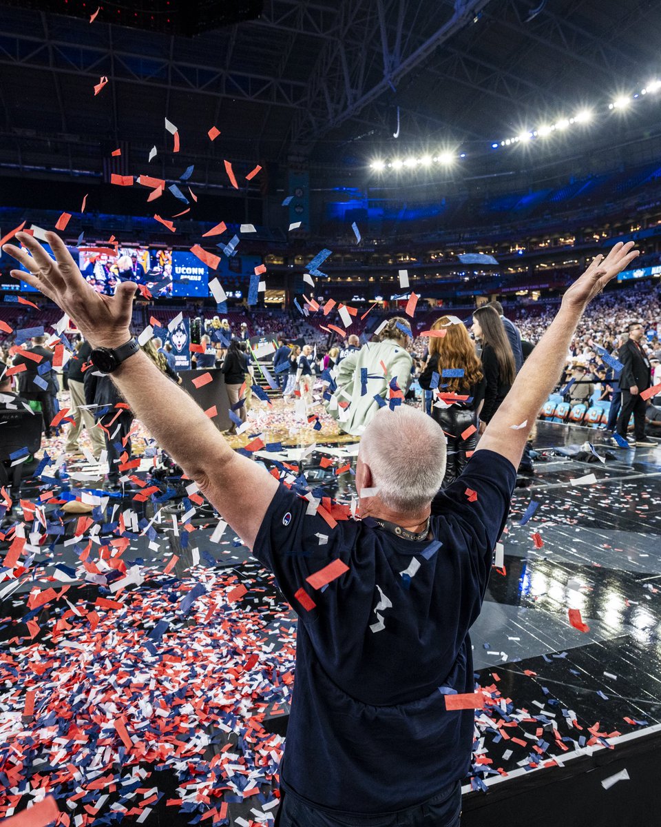 This time last week we were still cleaning the confetti out of our clothes & wouldn’t have it any other way #OnLocation 🎉🏀 

#MFinalFour | #OnlyWithOnLocation