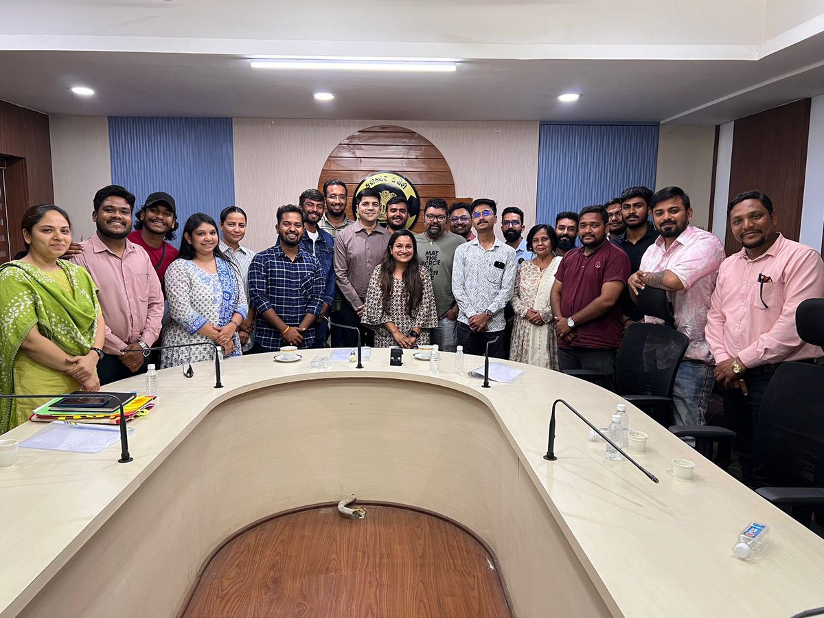 Held a brainstorming meet with Surat’s enthusiastic Social Media Influencers alongwith @SURAT_DDO1 about ideas to motivate Voters to Vote in greater number on May 7th 2024. @CEOGujarat @ECISVEEP